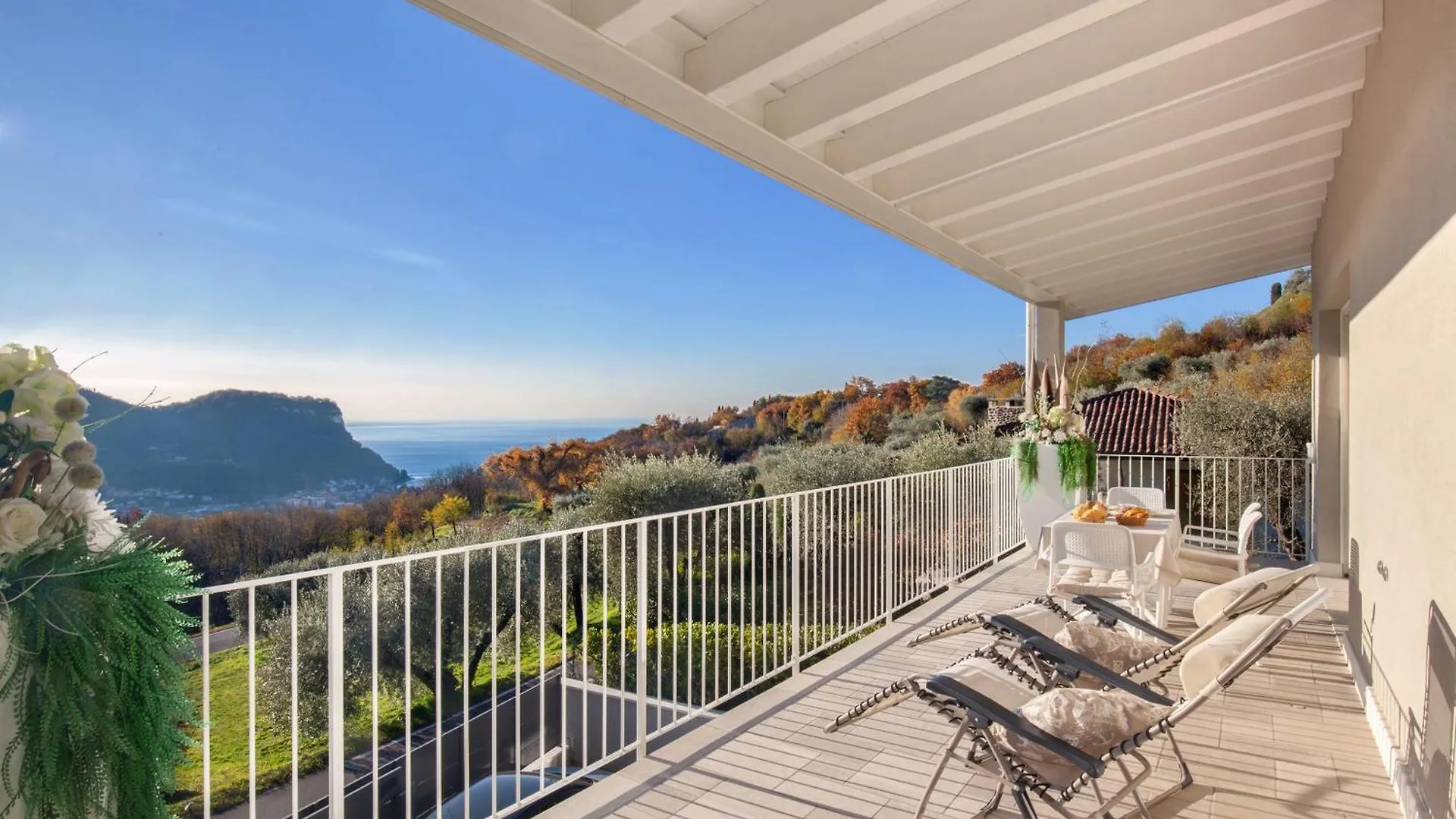 White Apartment In Marciaga Di Costermano 0*,  Ιταλία