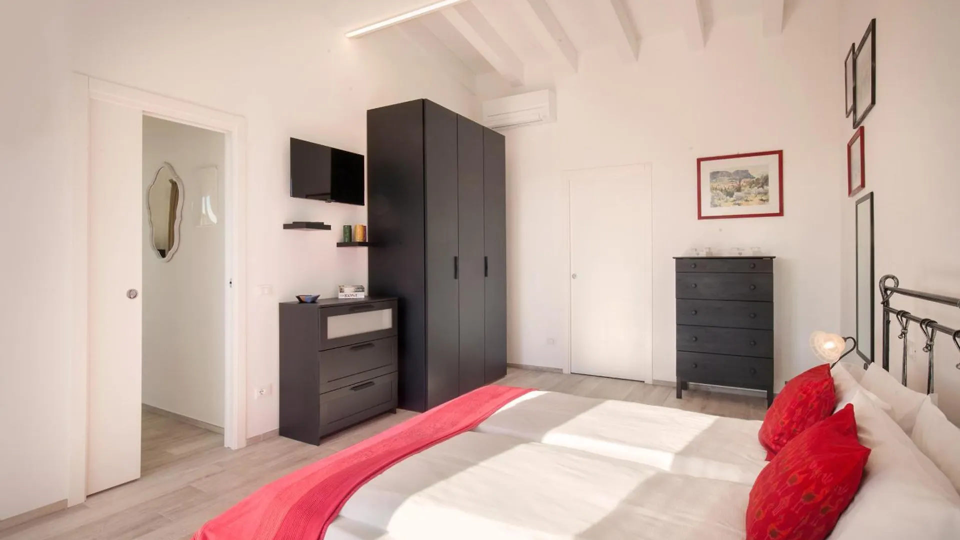 White Apartment In Marciaga Di Costermano Itálie
