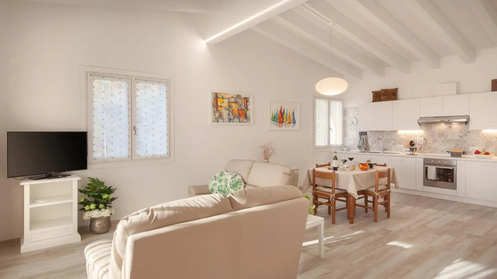 White Apartment In Marciaga Di Costermano