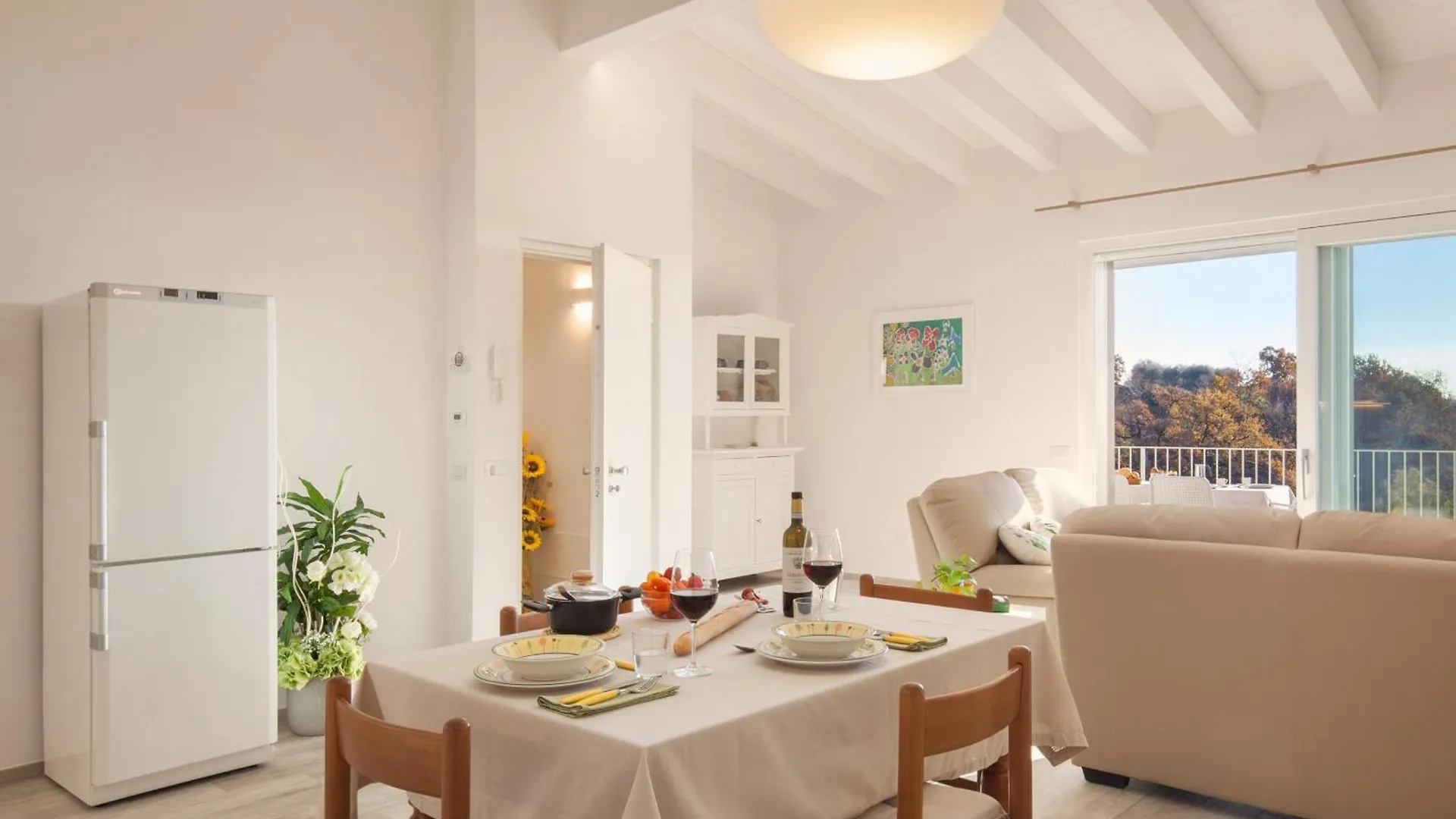 White Apartment In Marciaga Di Costermano
