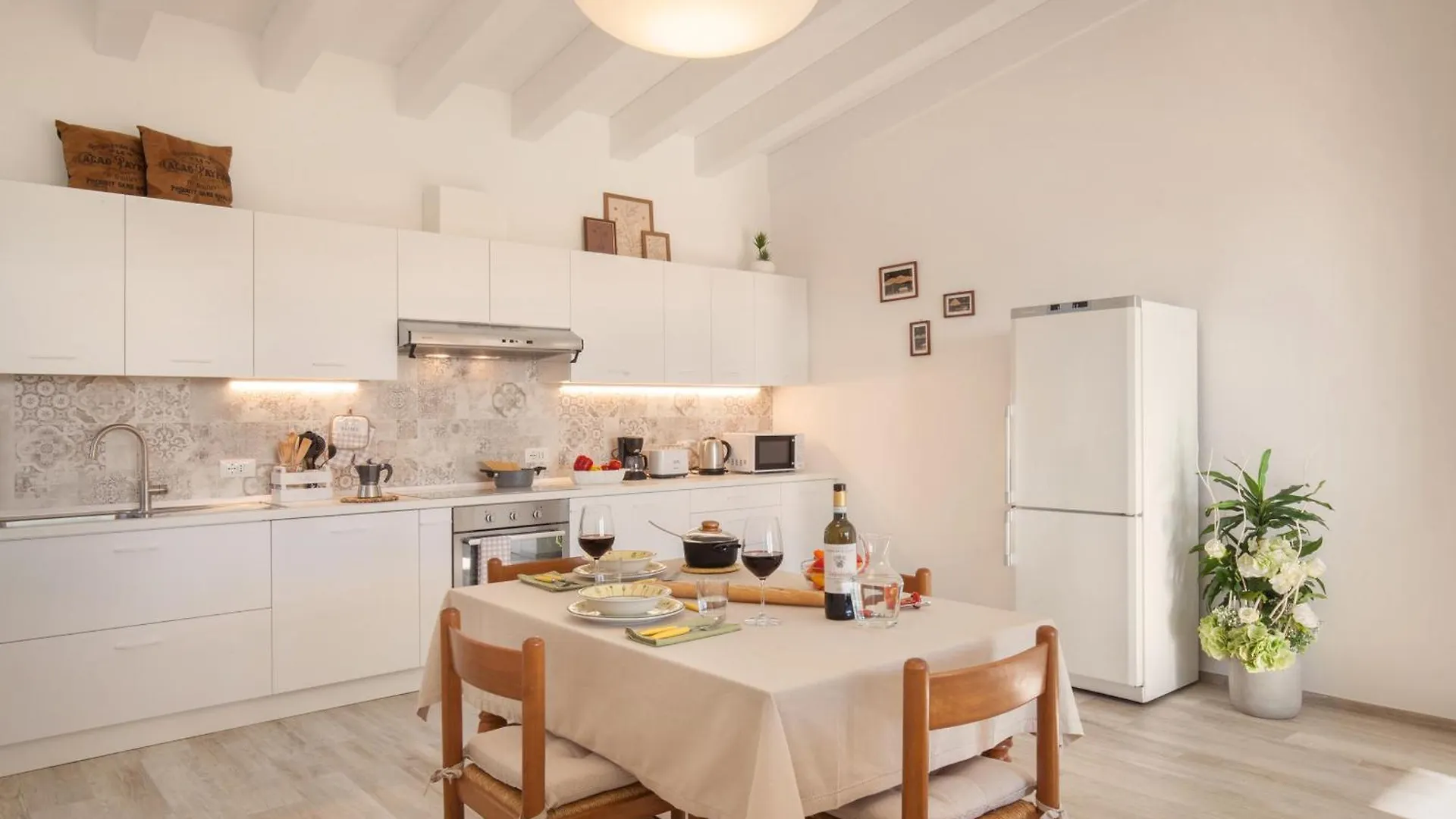 White Apartment In Marciaga Di Costermano Itálie