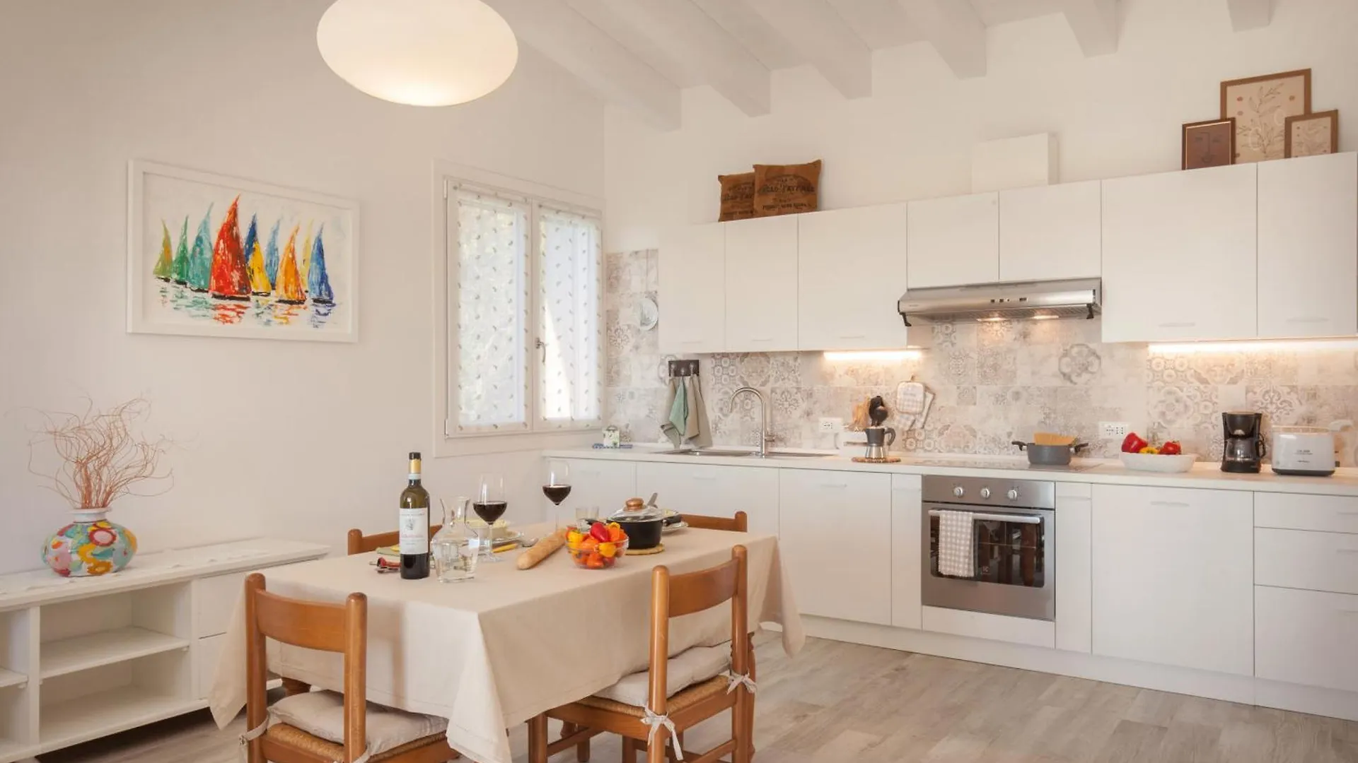 White Apartment In Marciaga Di Costermano
