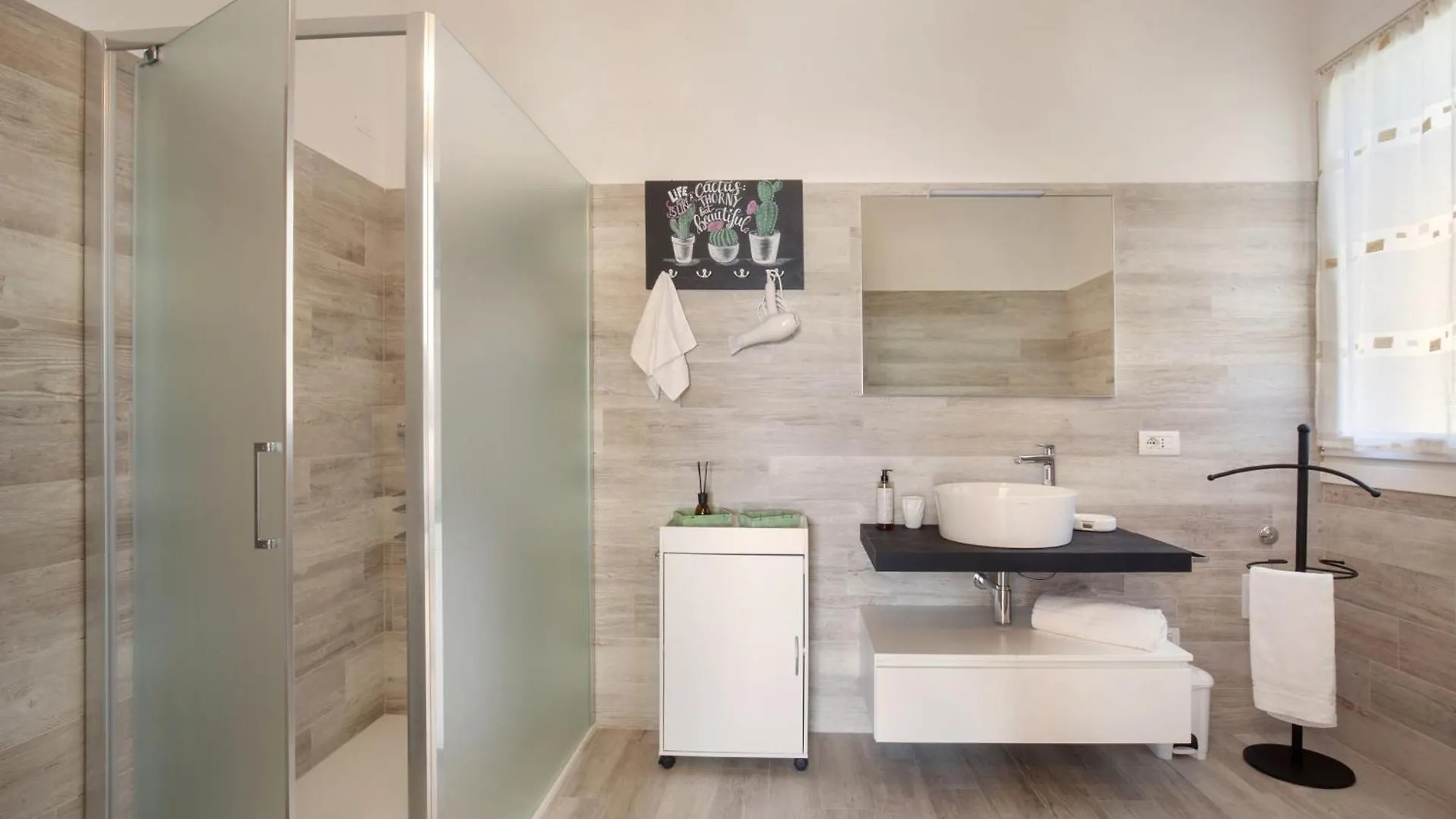 White Apartment In Marciaga Di Costermano